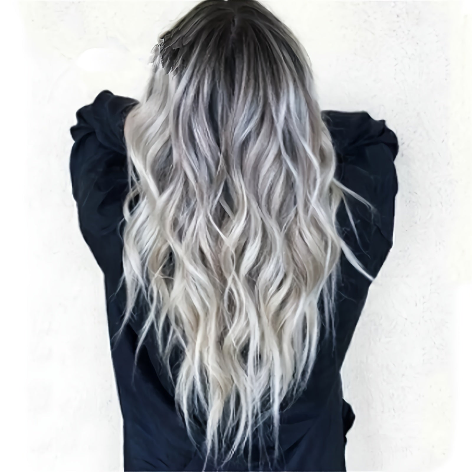 1pc of Long Wavy Synthetic Wig That Is Heat Resistant (Ombre Silvery)