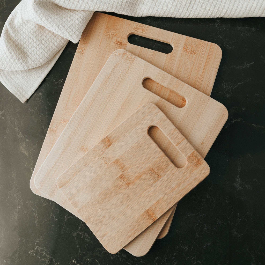 3pcs Bamboo Cutting Board Set, Reversible Wooden Cutting Board Set Serving Tray with Handles, 3pcs Set Wooden High Quality, Thick Chopping Board for Meat Fruit Veggies Cheese, 3 Assorted Sizes Of Bamboo Wood Cutting Boards for Kitchen,