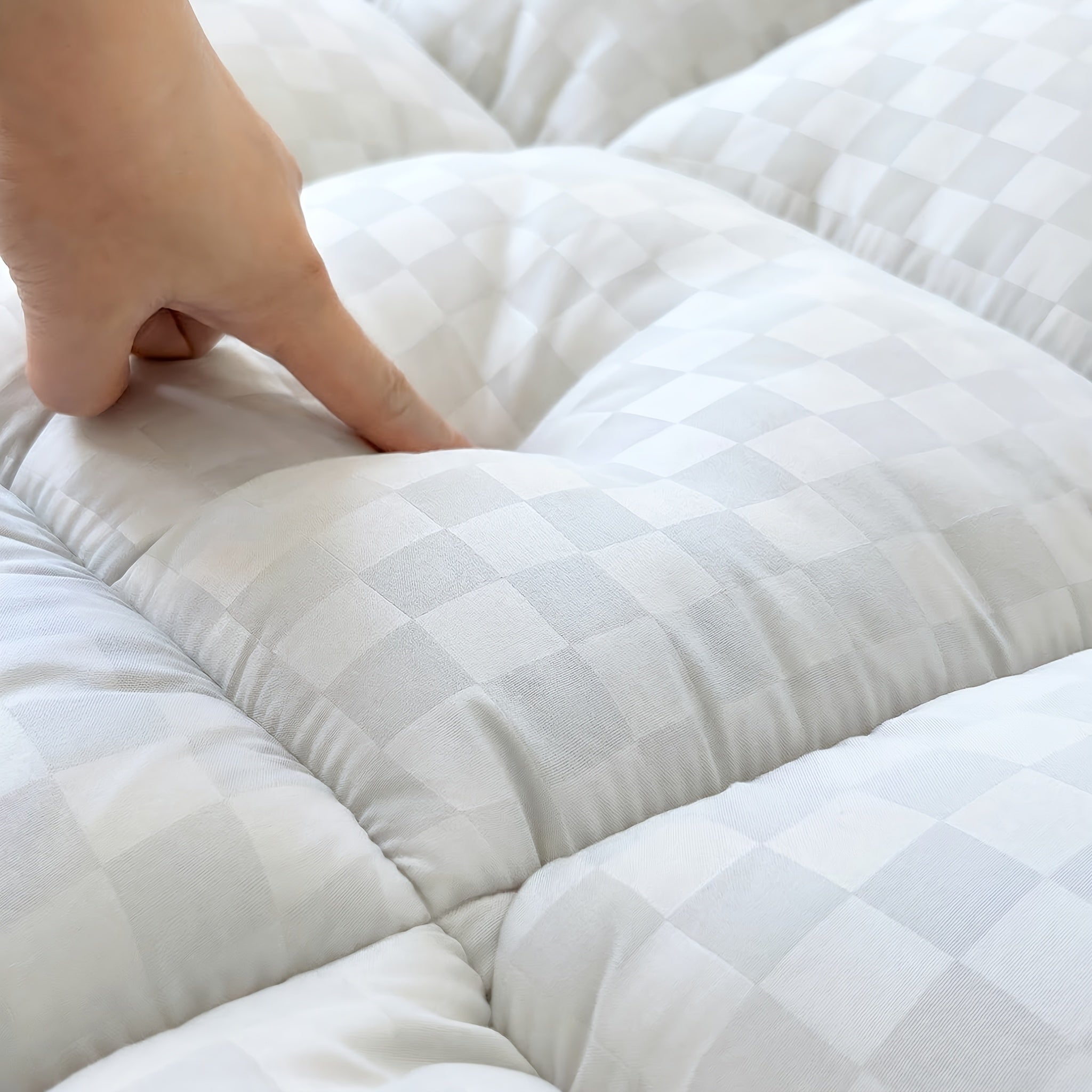 Cloud-Like Skin-Friendly Mattress Protector, Deep Pocket No-Slip, Breathable & Sweat-Free, for all-Season Use, Dust &, Multiple Sizes Available For All Mattresses