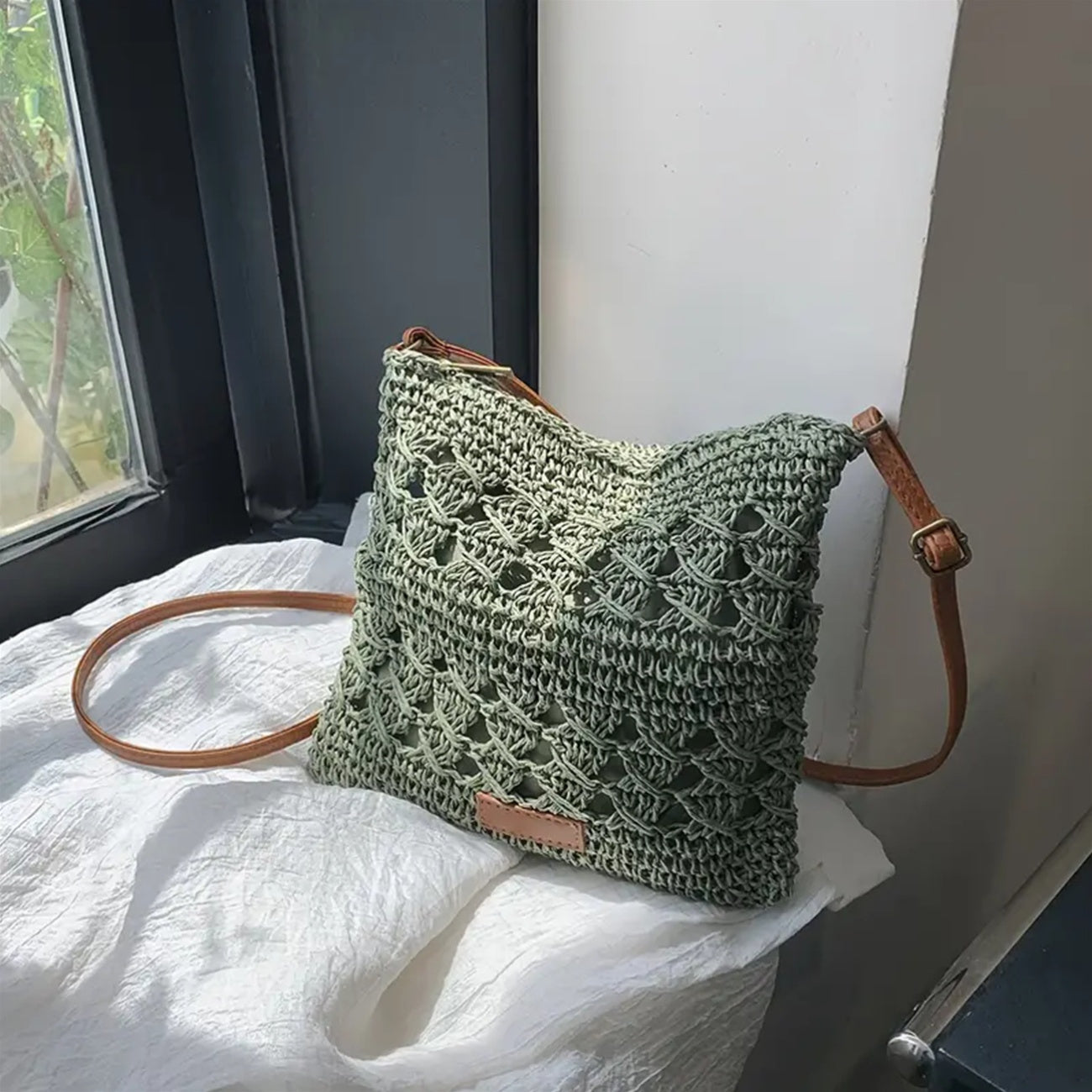 1pc a Hollow Woven Bag, a Handcrafted Round Straw Bag, a Bohemian Style Crossbody Bag, a Trendy Hollow Beach Bag Suitable for Travel And Holidays
