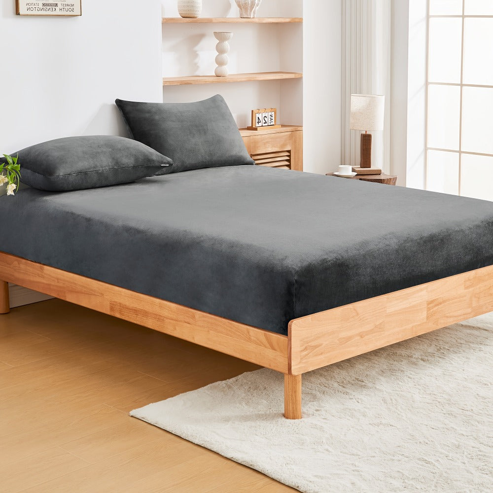 Fleece Bed Sheet Set – 40cm Deep-Pocket Bedding – close-up product details